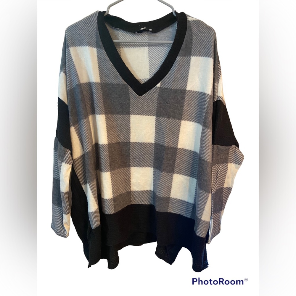 White Birch Black and White Buffalo Plaid Dolman Sleeve Poncho Top (size Small)